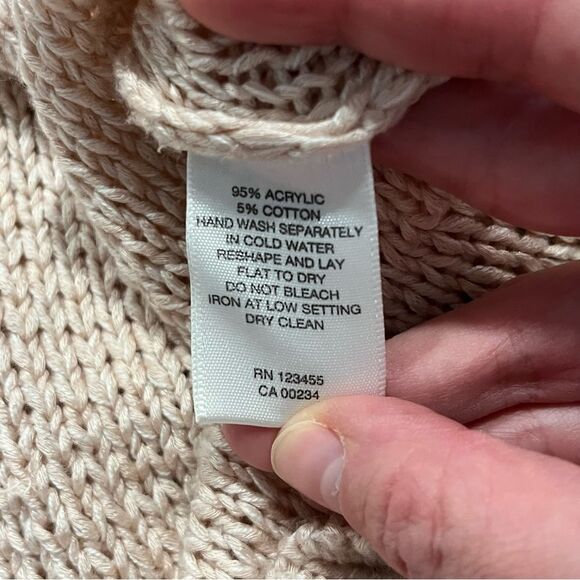 Design Lab Lord & Taylor Cold Shoulder Blush Pink Sweater Size Small - Picture 6 of 6